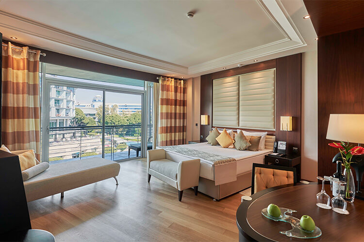 Corner Suit thumbnail 2